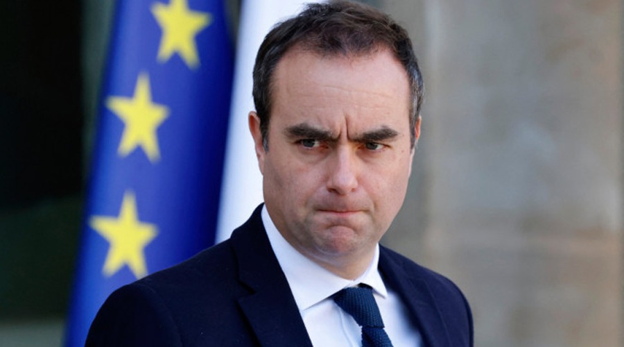 দায়িত্ব নেয়ার ২৬ দিনের মধ্যে ফ্রান্সের প্রধানমন্ত্রীর পদত্যাগ