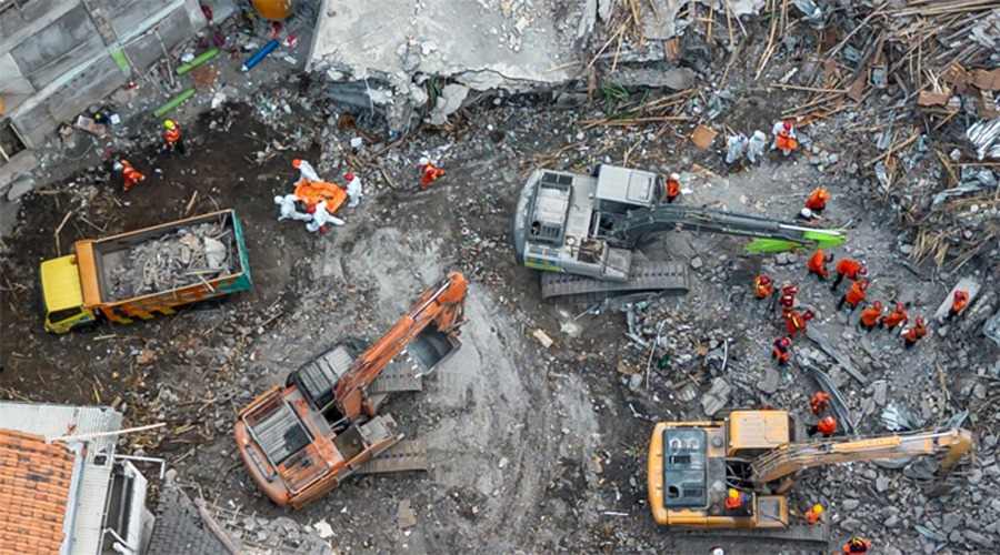 ইন্দোনেশিয়ায় স্কুল ভবন ধস, নিহত ৫৪, নিখোঁজ ১৩