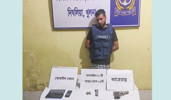 নৌবাহিনীর যৌথ অভিযানে খুলনায় আগ্নেয়াস্ত্রসহ সন্ত্রাসী আটক