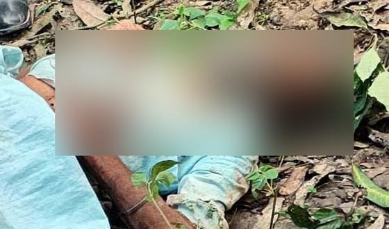 সাপাহারে আম বাগান থেকে অজ্ঞাত ষাটোর্ধ বৃদ্ধের পেট কাটা লাশ উদ্ধার