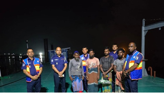 গজারিয়ায় প্রজনন মৌসুমে ইলিশ ধরায় ৪ জেলে আটক