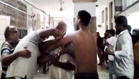 বরিশালে হাসপাতালে দুই গ্রুপের সংঘর্ষে আহত ৭