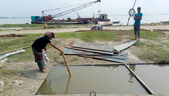 চিলমারী নৌ-বন্দরে হাউজে পড়ে শিশুর মৃত্যু