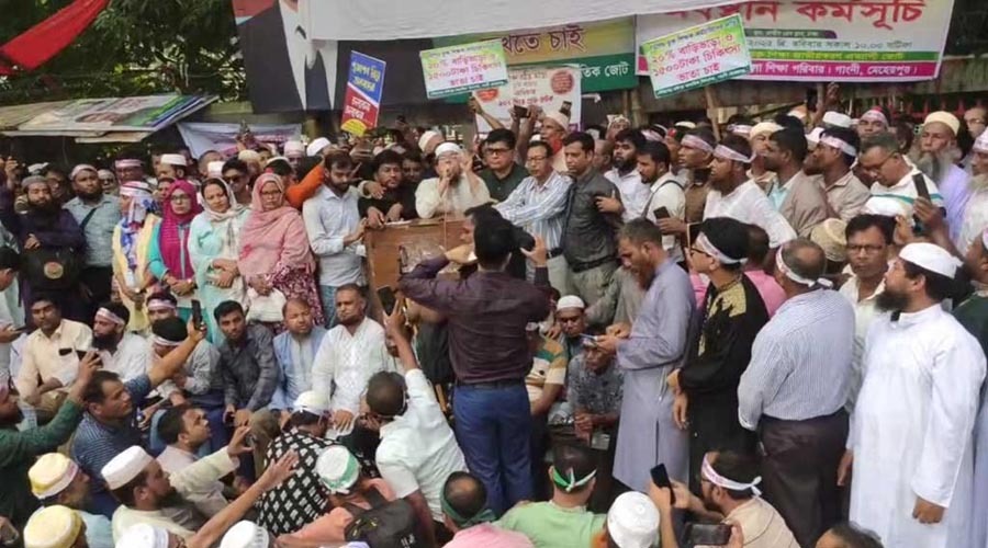 এমপিওভুক্ত শিক্ষক-কর্মচারীদের লাগাতার অবস্থান, মঙ্গলবার থেকে কর্মবিরতির ঘোষণা