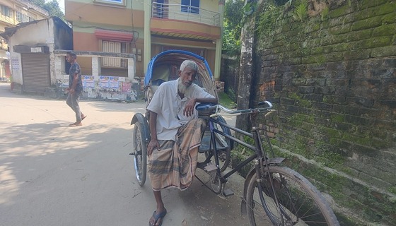 বগুড়ায় রিকশার ঘণ্টা হার মানছে অটোরিকশার হর্নে