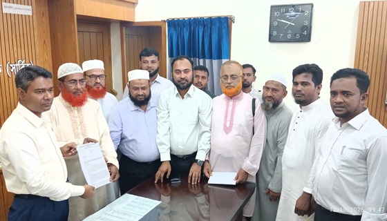 চাঁদপুরে ৫ দফা দাবিতে জেলা প্রশাসকের কাছে জামায়াতের স্মারকলিপি