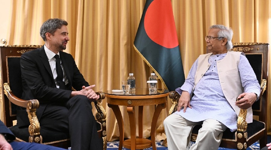 রোমে প্রধান উপদেষ্টার সঙ্গে আইএফএড প্রেসিডেন্ট আলভারো লারিওর সাক্ষাৎ