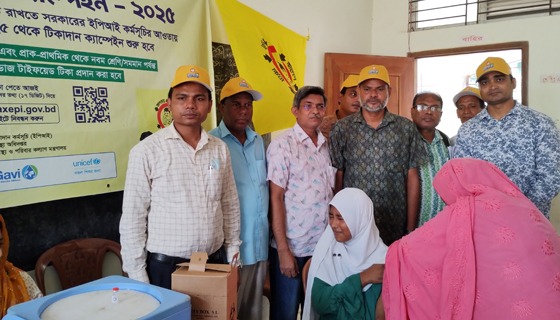 দৌলতপুরে টাইফয়েড ঠিকাদান ক্যাম্পেইনের উদ্বোধন