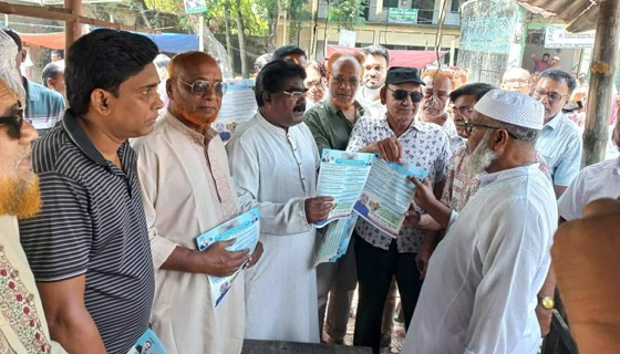 দৌলতপুরে তারেক রহমানের ৩১ দফা লিফলেট বিতরণ