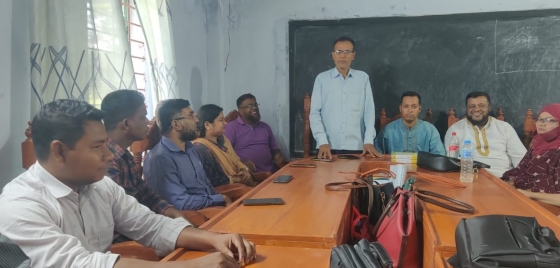 কর্মবিরতিতে পবার ডাঙ্গেরহাট মহিলা  কলেজের শিক্ষকরা