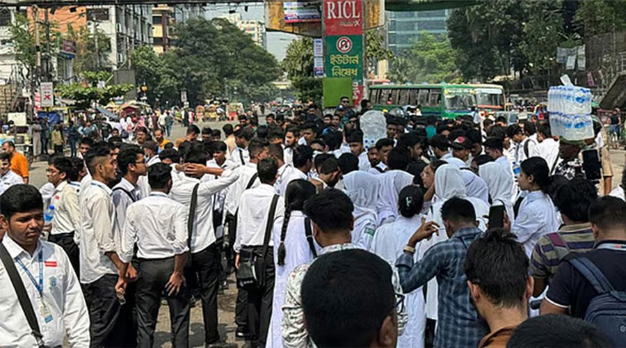 অনুরোধে সায়েন্সল্যাব ছাড়লেন শিক্ষার্থীরা