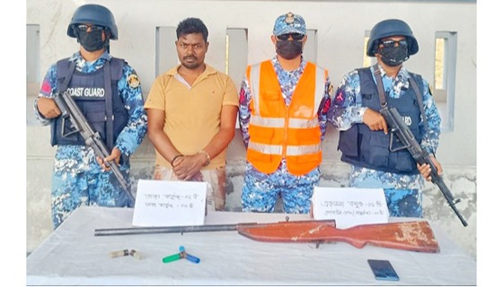 সুন্দরবনের ডাকাত ছোটন বাহিনীর সহযোগী অস্ত্র ও গোলাবারুদসহ আটক