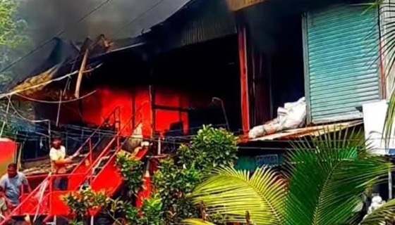 সাঁথিয়ায় মার্কেট পুড়ে প্রায় ৩০ লাখ টাকার ক্ষতি