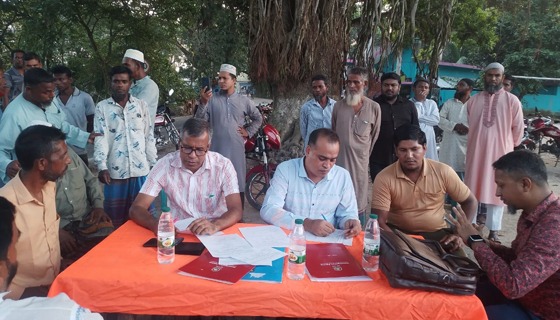 চৌগাছায় পুলিশের গুলিতে পা হারানো দুই শিবির নেতার বাড়িতে গিয়ে ঘটনার তদন্ত