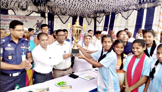 লেখাপড়া ও খেলাধুলার মধ্যে কোন বিরোধ নেই: দিনাজপুরের জেলা প্রশাসক