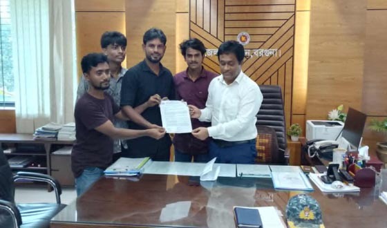 বরগুনা জেলা প্রশাসকের কাছে বধির উন্নয়ন সংঘের স্বারকলিপি প্রদান