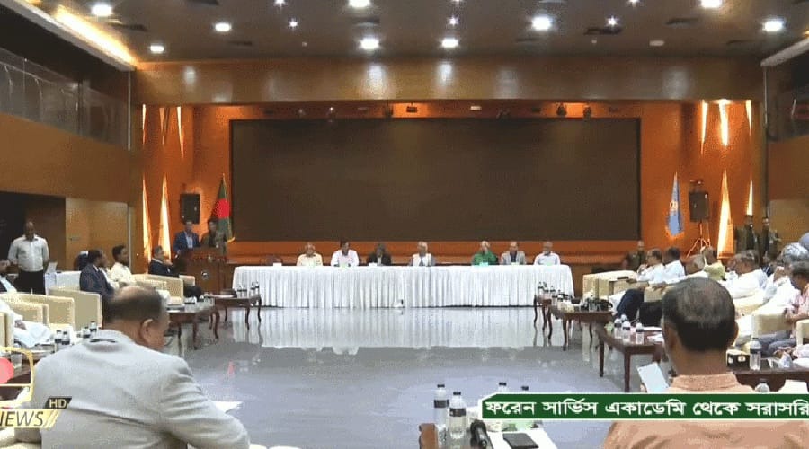 রাজনৈতিক দলের সঙ্গে ঐকমত্য কমিশনের বৈঠক শুরু, উপস্থিত প্রধান উপদেষ্টা