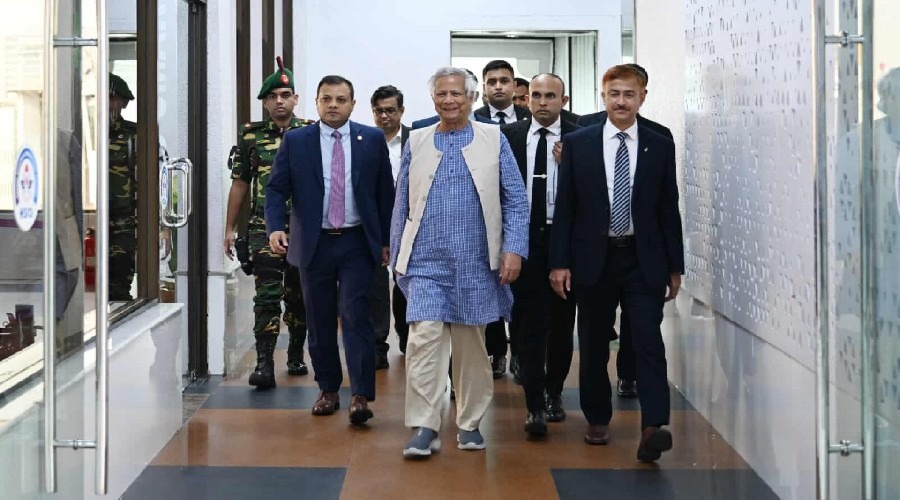 ইতালি সফর শেষে দেশে ফিরলেন প্রধান উপদেষ্টা মুহাম্মদ ইউনূস