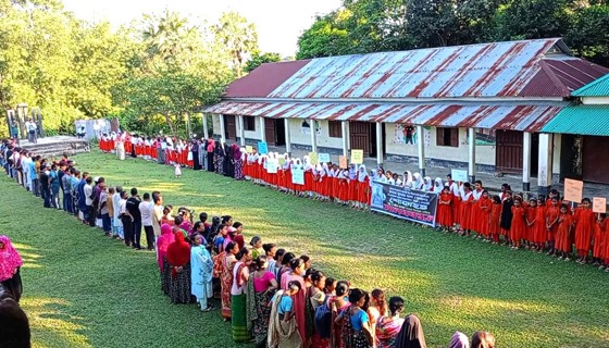 দুর্গাপুরে শিক্ষকের রহস্যজনক মৃত্যু, দোষীদের বিচারের দাবীতে মানববন্ধন