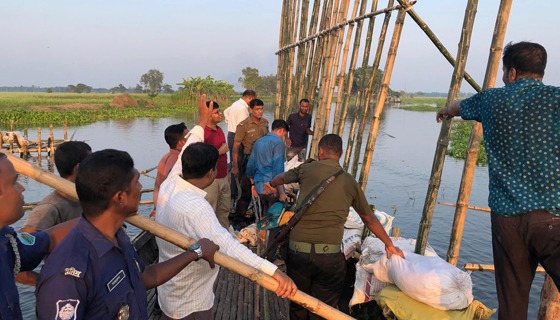 চাটমোহরে দু’টি অবৈধ সোঁতিবাধ উচ্ছেদ