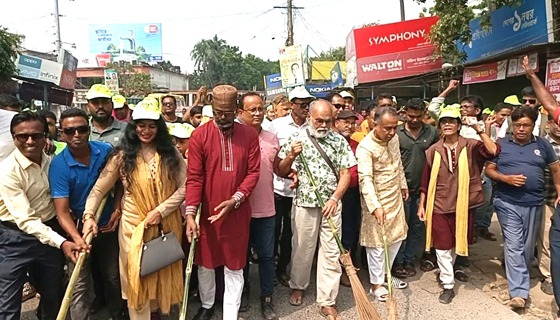 চাটমোহরে পৌর সদরে বিএনপির পরিষ্কার পরিচ্ছন্নতা অভিযান