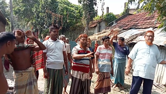 কলারোয়ার আহসাননগর রাস্তার বেহাল দশা, ভোগান্তিতে হাজারো মানুষ