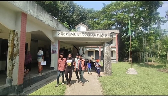 কালিয়ায় ভিডব্লিউবি’র কার্ড বিতরণে অনিয়মের অভিযোগ