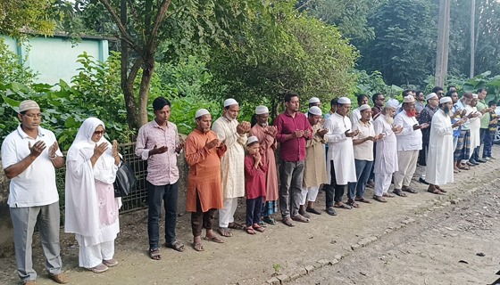 কালীগঞ্জে বিএনপি নেতাদের কবর জিয়ারত করলেন মুর্শিদা জামান