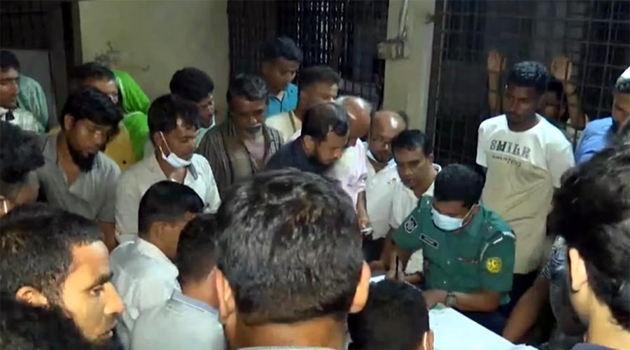 মিরপুরে আগুনে নিহত ১৬ জনের মরদেহ স্বজনদের কাছে হস্তান্তর