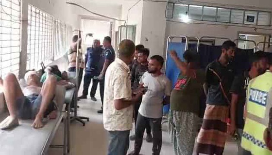 বাগেরহাটে পিকআপ নিয়ে খাদে চোর চক্র, গণপিটুনিতে নিহত ১