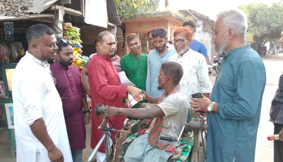 কালীগঞ্জে বিএনপি নেতা হামিদের লিফলেট বিতরণ