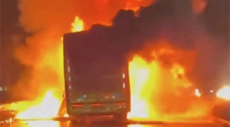 ভারতে যাত্রীবাহী বাস মোটরসাইকেলে সংঘর্ষ, নিহত ২০