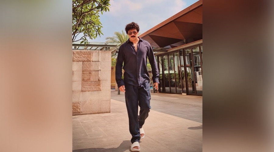 নতুন লুকে ঝড় তুললেন শাকিব খান