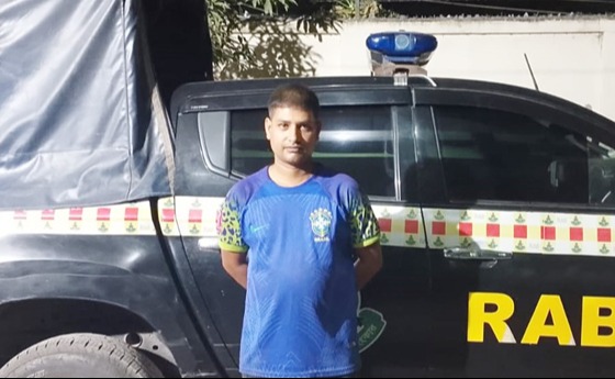 র‌্যাবের অভিযানে এক চোরাচালানকারী গ্রেফতার