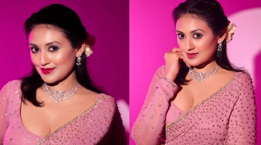 আবেদনময়ী রূপে ধরা দিলেন কুসুম শিকদার