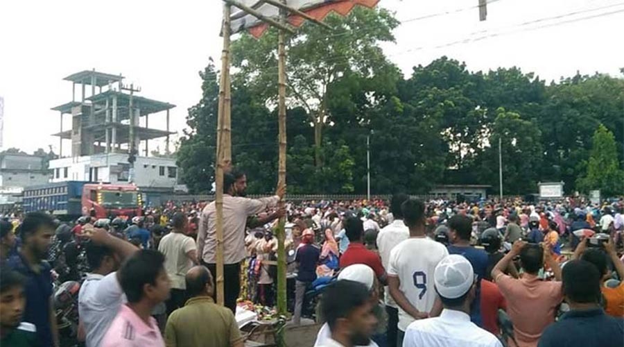 নীলফামারীর উত্তরা ইপিজেডে রণক্ষেত্র, শ্রমিক-যৌথবাহিনীর সংঘর্ষে নিহত ১