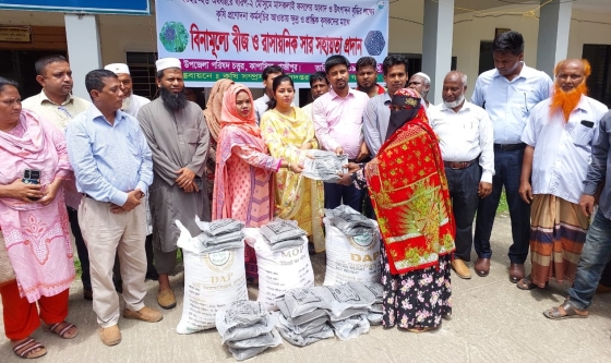 কাপাসিয়ায় ক্ষুদ্র ও প্রান্তিক কৃষকদের মাঝে মাসকলাই বীজ ও সার বিতরণ