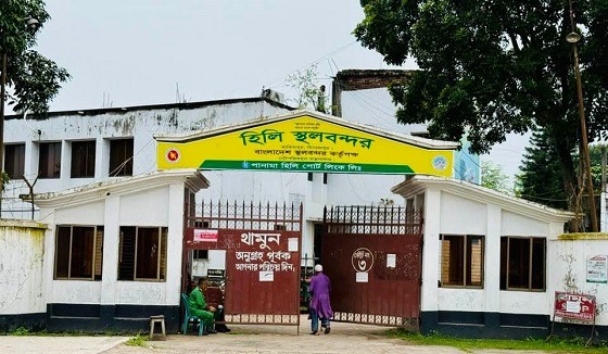 ঈদে মিলাদুন্নবী উপলক্ষে হিলি স্থলবন্দরে আমদানি-রপ্তানি বন্ধ