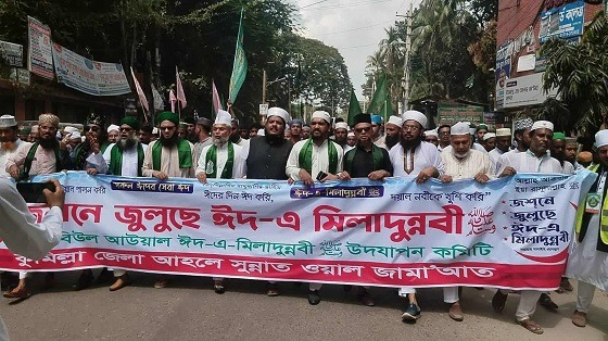 কুমিল্লায় সময়ের সবচেয়ে বৃহৎ জশনে জুলুছ ঈদ এ মিলাদুন্নবী উদযাপন