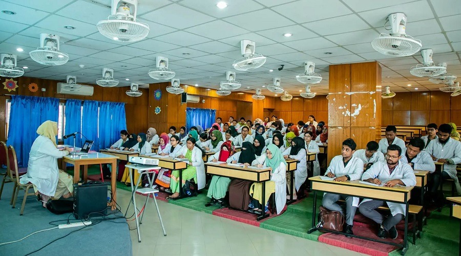 বেসরকারি মেডিকেল কলেজগুলোতে পড়তে আগ্রহী হচ্ছে না শিক্ষার্থী