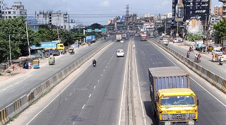 অপরিকল্পিত ইউটার্ন ও স্থাপনা ঢাকা-চট্টগ্রাম মহাসড়কটিকে দুর্ঘটনাপ্রবণ করে তুলেছে