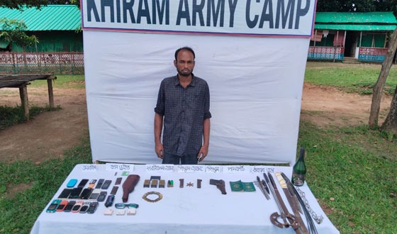 চট্টগ্রামের ফটিকছড়িতে বিদেশী অস্ত্র, গোলাবারুদ সহ আটক ১