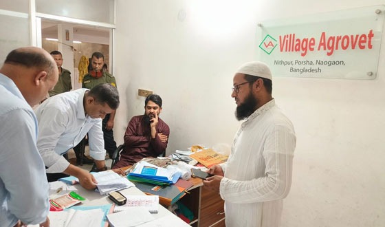 পোরশায় নকল ঔষুধ তৈরির কারখানার সন্ধান, আটক ১