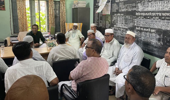 খানাসামার বিভিন্ন শিক্ষা প্রতিষ্ঠানের শিক্ষকদের সাথে আফতাব উদ্দিন মোল্লার মতবিনিময়