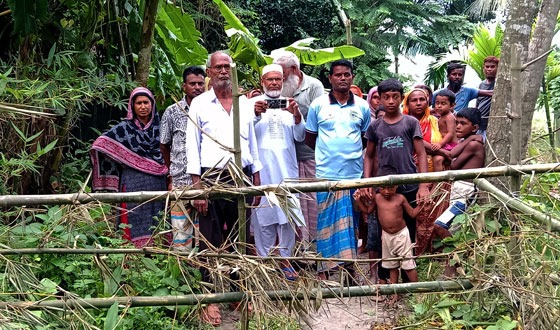 পীরগাছায় জমি বিরোধে বন্ধ চলাচলের রাস্তা, ৫০টি পরিবার বিপাকে