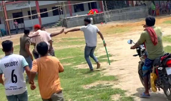 দৌলতপুরে প্রাথমিক বিদ্যালয়ে ছাত্রীদের যৌন হয়রানি, প্রধান শিক্ষককে গণধোলাই