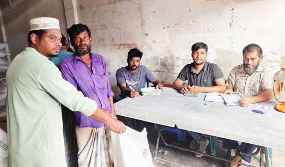 রহমতপুরে খাদ্যবান্ধব কর্মসূচির চাল বিতরণ কার্যক্রমের উদ্বোধন