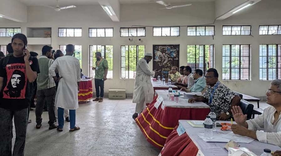 জাকসু নির্বাচনে ভোটগ্রহণ শুরু, উৎসবমুখর জাহাঙ্গীরনগর বিশ্ববিদ্যালয়
