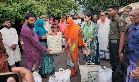 বাঘায় গ্যাস সিলিন্ডার বিস্ফোরণে ৪ বাড়ি ভস্মিভূত, ১৫ লাখ টাকার ক্ষতি
