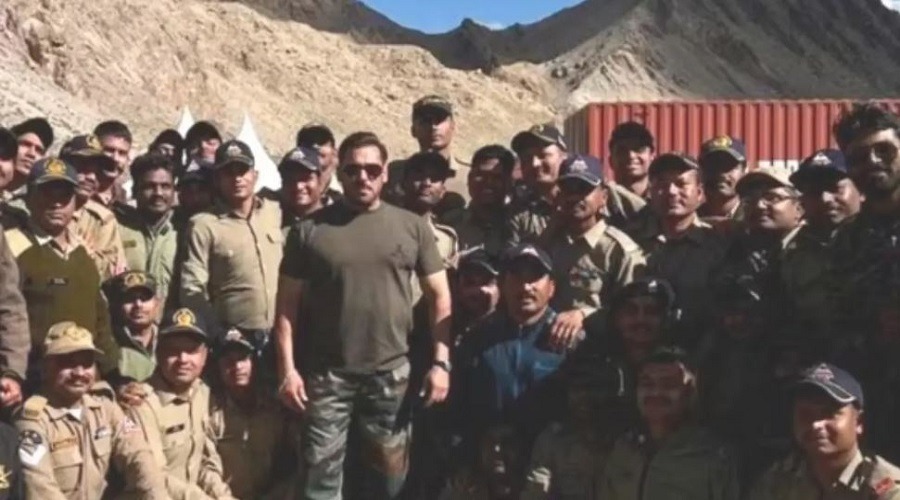 সামরিক লুকে ধরা দিলেন সালমান